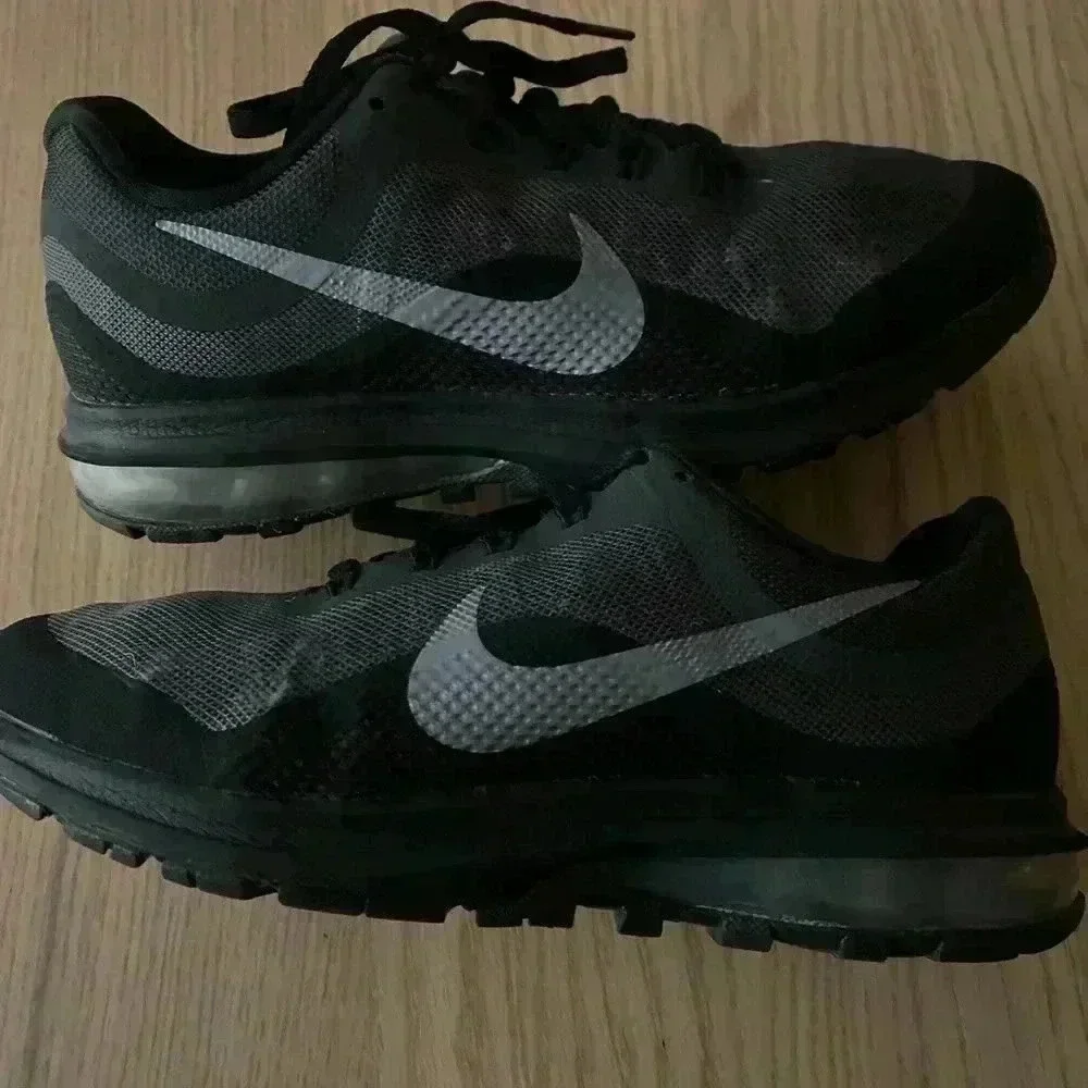 Nike Max Dynasty 2 Women's Black Sneakers 7.5